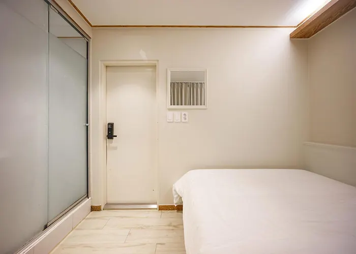 Di Alley Myeongdong Motel